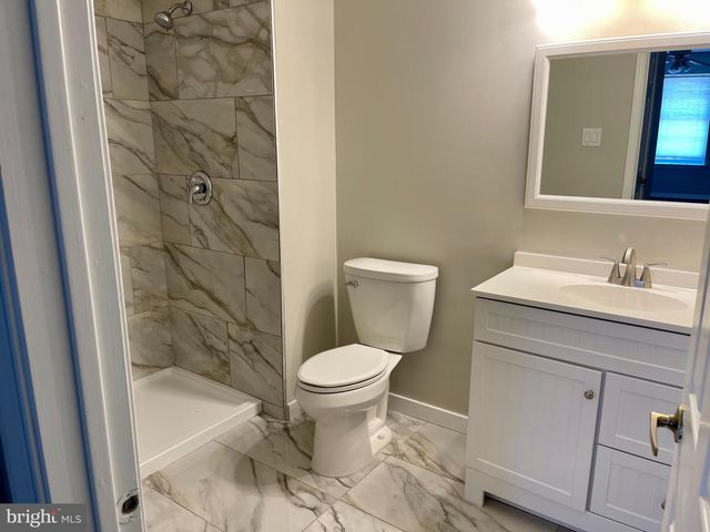 15 LAVISTER DR, Mount Laurel, NJ 08054