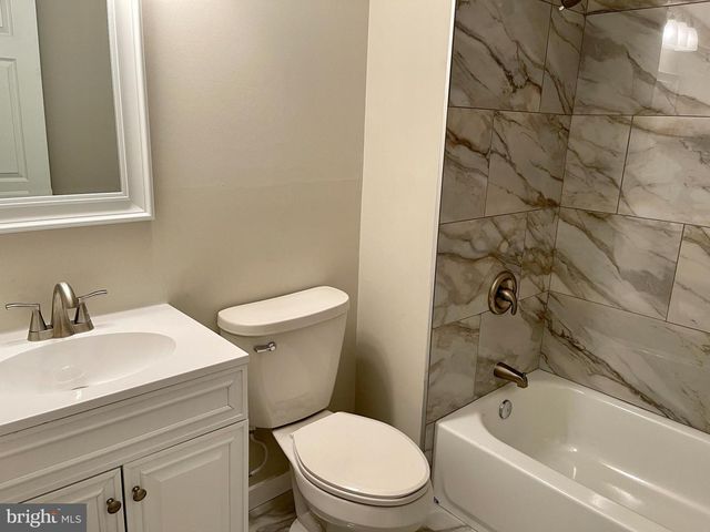 15 LAVISTER DR, Mount Laurel, NJ 08054