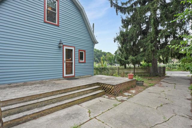 2614 St Paul Avenue, Madison, WI 53704