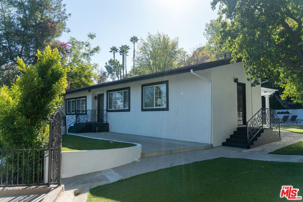 17856 Cathedral Place, Encino, CA 91316 — exterior
