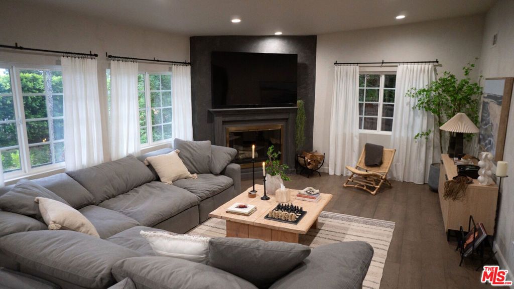 17856 Cathedral Place, Encino, CA 91316 — photo 3