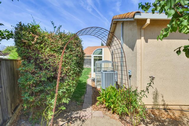 41 Sausalito Ct, Sacramento, CA 95823