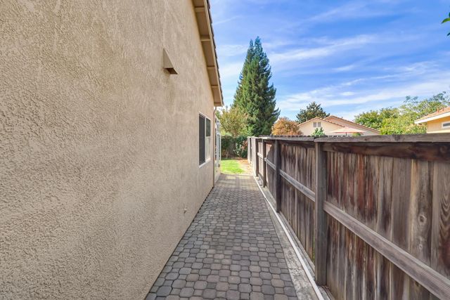 41 Sausalito Ct, Sacramento, CA 95823