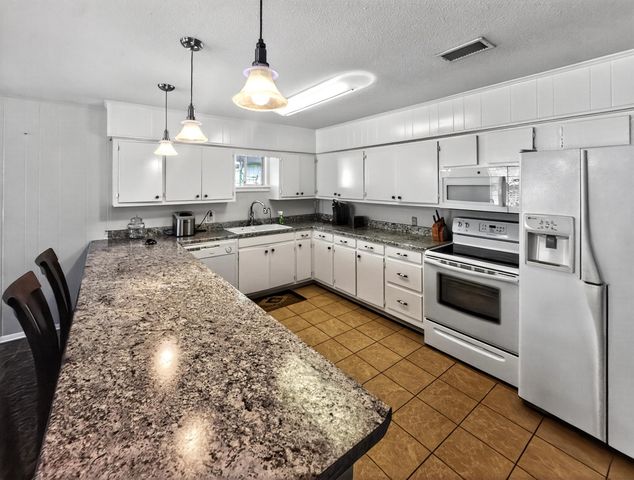 647 Shadywood Lane, Avinger, TX 75630