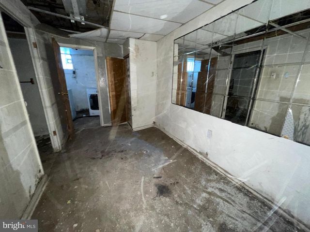 547 S SALFORD ST, Philadelphia, PA 19143