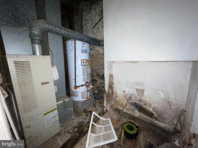 547 S SALFORD ST, Philadelphia, PA 19143