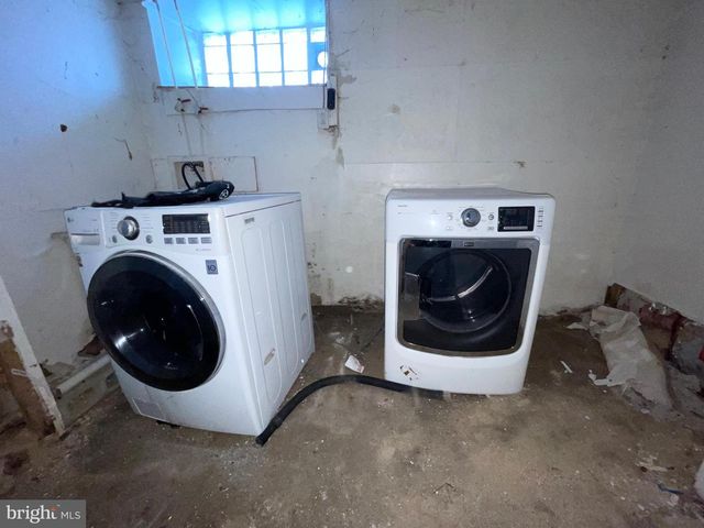 547 S SALFORD ST, Philadelphia, PA 19143