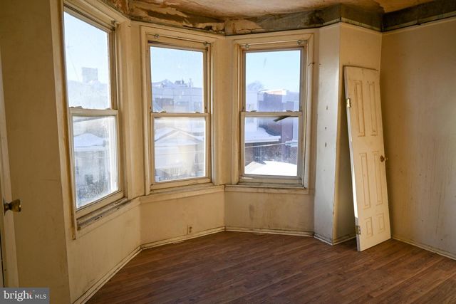 547 S SALFORD ST, Philadelphia, PA 19143