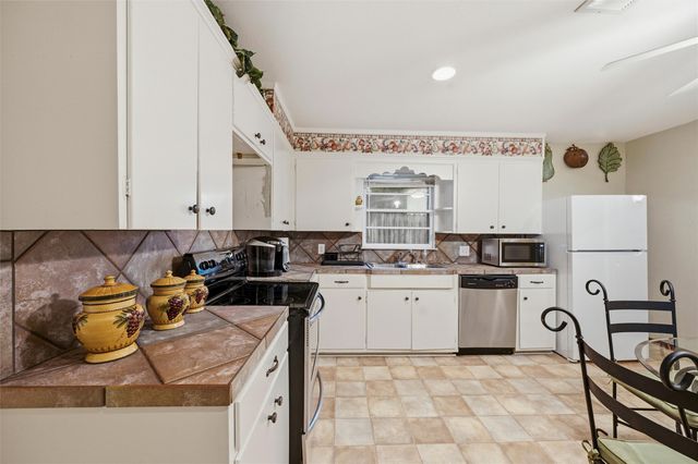 1307 N Gaines Street, Ennis, TX 75119