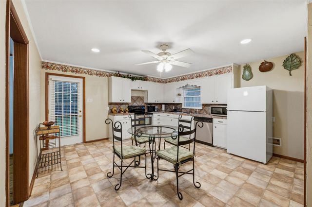 1307 N Gaines Street, Ennis, TX 75119