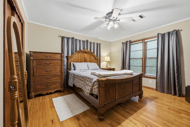 1307 N Gaines Street, Ennis, TX 75119