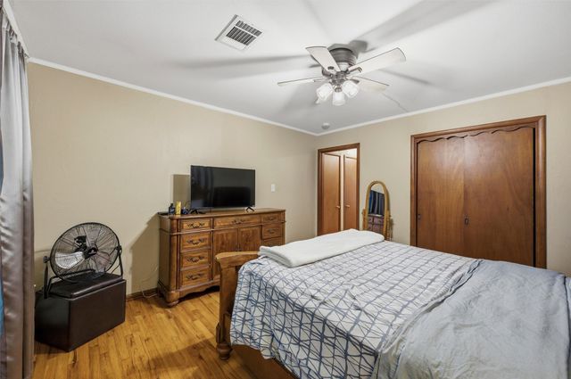 1307 N Gaines Street, Ennis, TX 75119