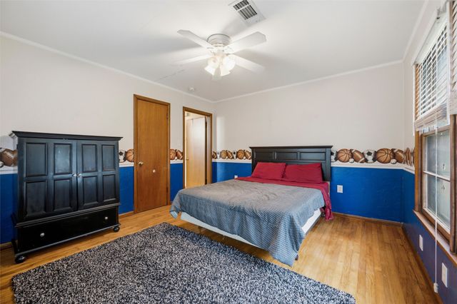 1307 N Gaines Street, Ennis, TX 75119