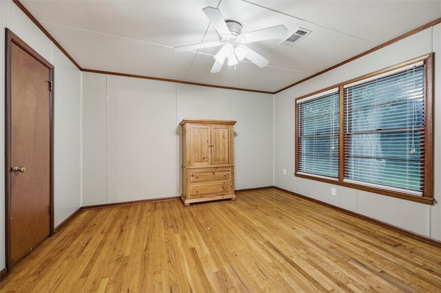 1307 N Gaines Street, Ennis, TX 75119