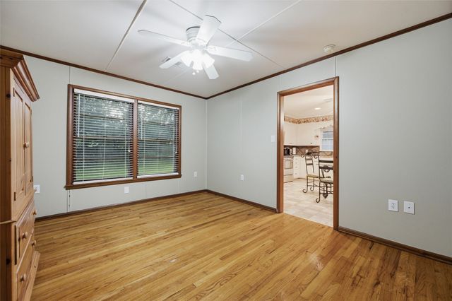 1307 N Gaines Street, Ennis, TX 75119