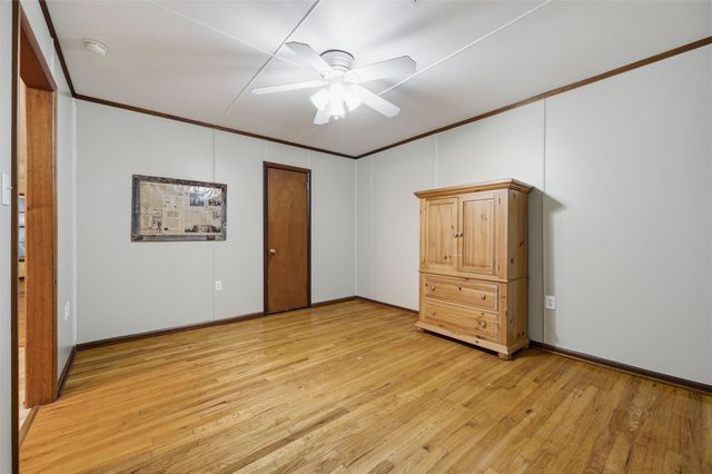 1307 N Gaines Street, Ennis, TX 75119