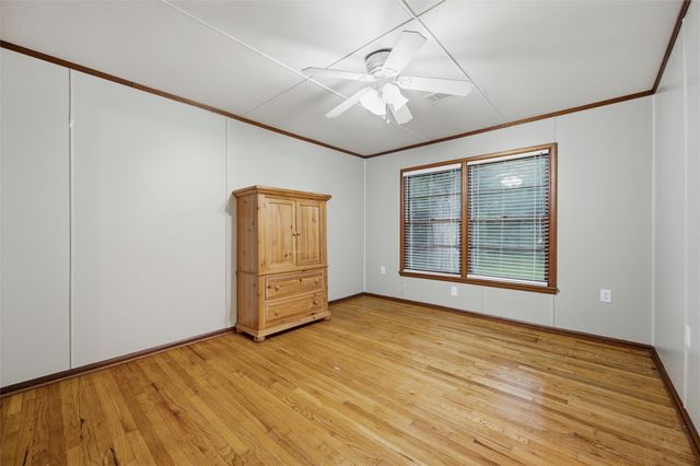 1307 N Gaines Street, Ennis, TX 75119