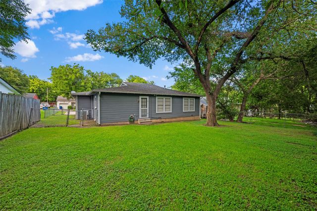 1307 N Gaines Street, Ennis, TX 75119