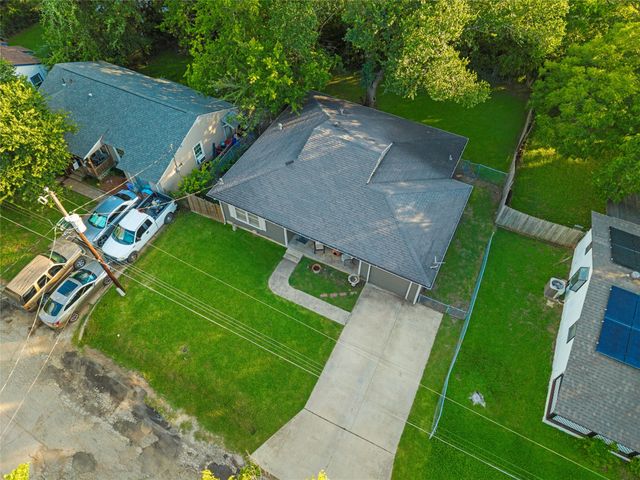1307 N Gaines Street, Ennis, TX 75119