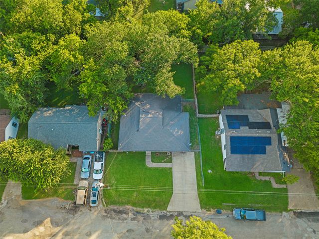 1307 N Gaines Street, Ennis, TX 75119