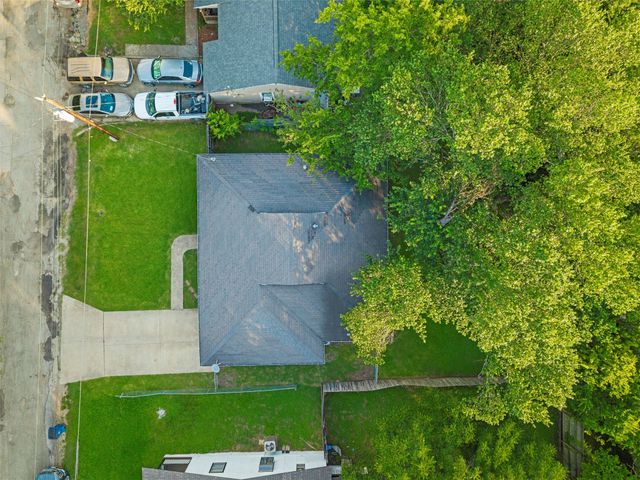 1307 N Gaines Street, Ennis, TX 75119