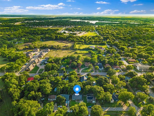 1307 N Gaines Street, Ennis, TX 75119