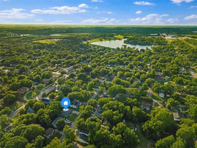 1307 N Gaines Street, Ennis, TX 75119