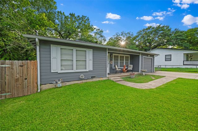 1307 N Gaines Street, Ennis, TX 75119