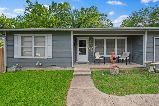 1307 N Gaines Street, Ennis, TX 75119