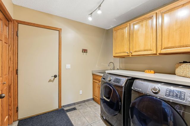 9918 Kiwi Avenue N, Brooklyn Park, MN 55443