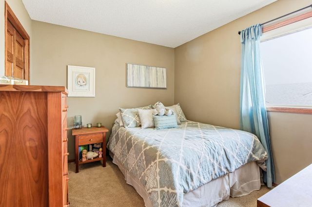 9918 Kiwi Avenue N, Brooklyn Park, MN 55443