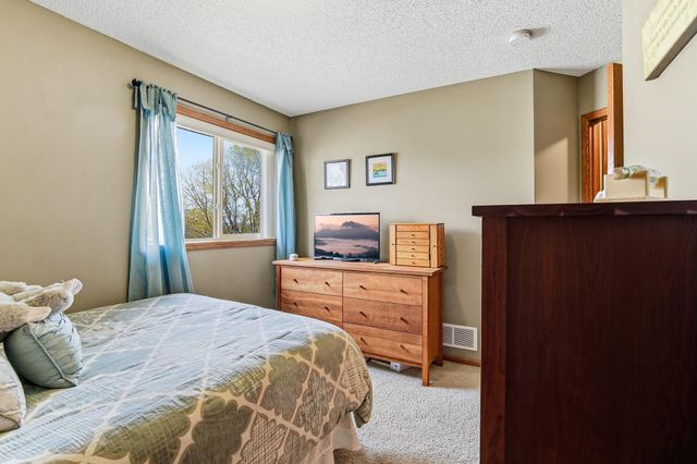 9918 Kiwi Avenue N, Brooklyn Park, MN 55443