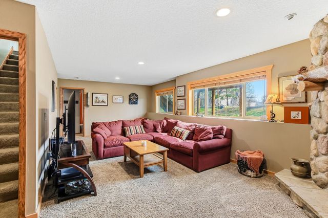 9918 Kiwi Avenue N, Brooklyn Park, MN 55443