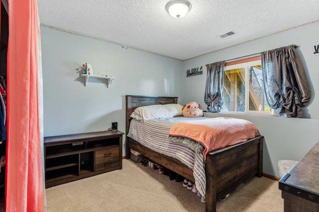 9918 Kiwi Avenue N, Brooklyn Park, MN 55443