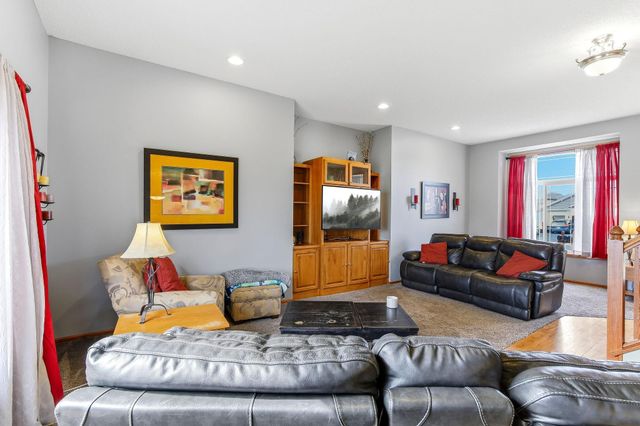 9918 Kiwi Avenue N, Brooklyn Park, MN 55443