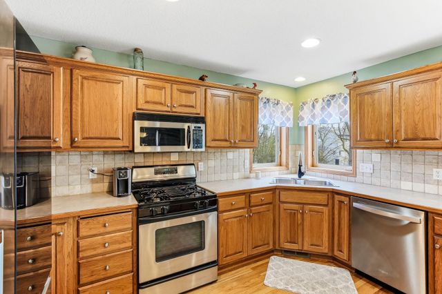 9918 Kiwi Avenue N, Brooklyn Park, MN 55443