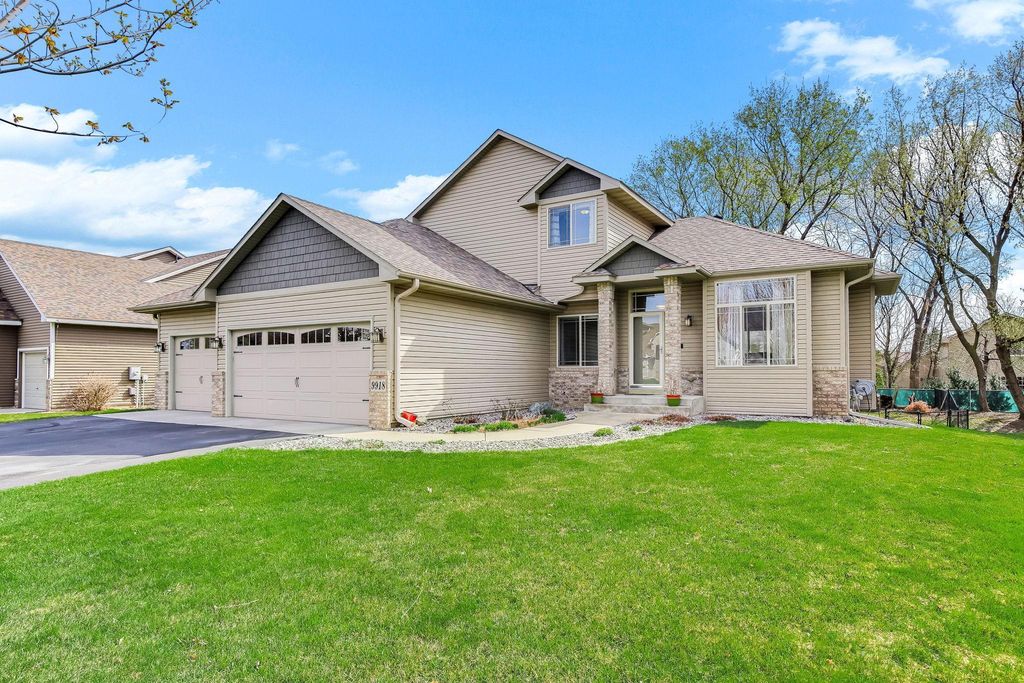 9918 Kiwi Avenue N, Brooklyn Park, MN 55443