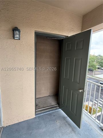 6482 Emerald Dunes Dr 303, West Palm Beach, FL 33411