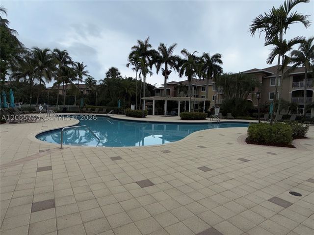 6482 Emerald Dunes Dr 303, West Palm Beach, FL 33411
