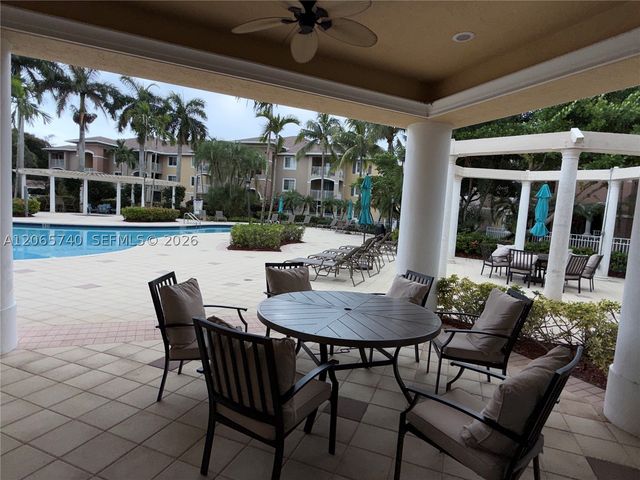 6482 Emerald Dunes Dr 303, West Palm Beach, FL 33411