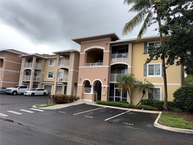 6482 Emerald Dunes Dr 303, West Palm Beach, FL 33411