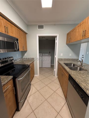 6482 Emerald Dunes Dr 303, West Palm Beach, FL 33411