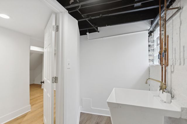 8235 S Woodlawn Avenue, Chicago, IL 60619