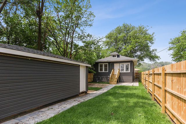 8235 S Woodlawn Avenue, Chicago, IL 60619