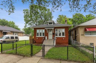 8235 S Woodlawn Avenue, Chicago, IL 60619