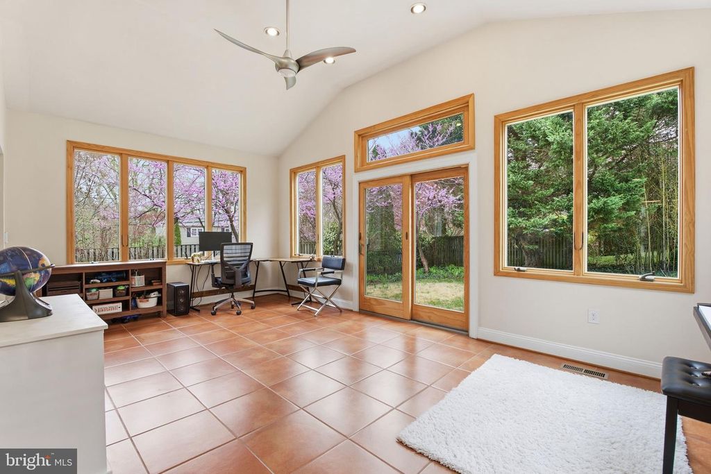 Image 12 of property listing at 7713 MASSENA RD, Bethesda, MD 20817