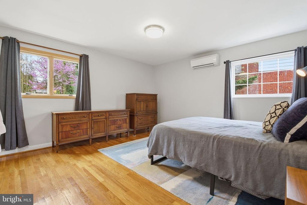 Image 17 of property listing at 7713 MASSENA RD, Bethesda, MD 20817