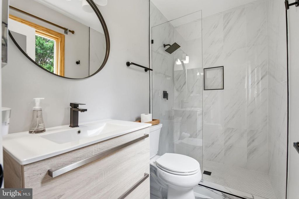 Image 18 of property listing at 7713 MASSENA RD, Bethesda, MD 20817