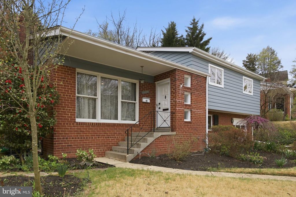 Image 2 of property listing at 7713 MASSENA RD, Bethesda, MD 20817