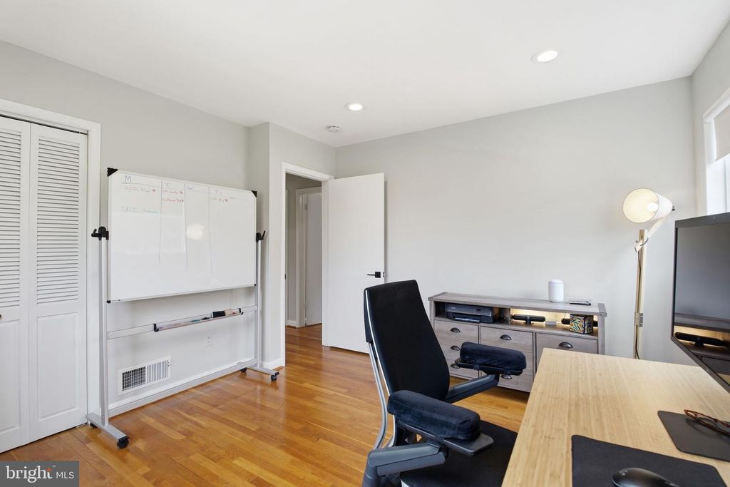 Image 21 of property listing at 7713 MASSENA RD, Bethesda, MD 20817